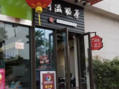 阿滋奶茶店如何吸引顧客呢？