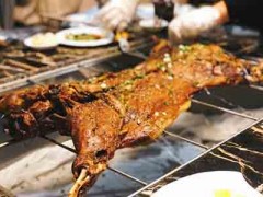大家烤羊莊值得加盟創(chuàng)業(yè)嗎？不吃烤全羊的冬天是不完整的