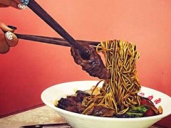 回廂面館市場(chǎng)口碑佳，征服整個(gè)上海灘的辣肉面!