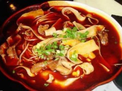火財(cái)貓骨湯冒菜加盟值得看好！一款可以喝湯的冒菜美食！