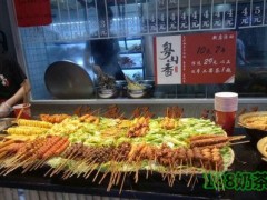 粵山香串串吧加盟