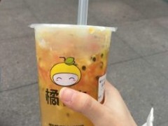 開一家奶茶店需要多少錢？橘未奶茶加盟費貴不貴？