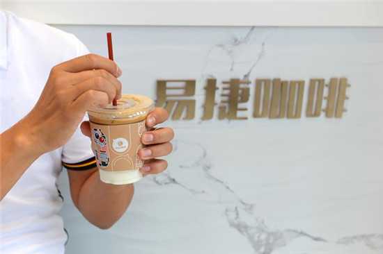 加油站“下沉”做咖啡 瑞幸“單飛”小鹿茶背后的秘密和挑戰(zhàn)