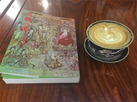 在這里可以邊閱讀金庸武俠小說，邊品嘗中國茶具泡的咖啡。