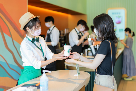 星巴克啡快概念店登陸南京 詮釋咖啡的簡(jiǎn)約主義法則