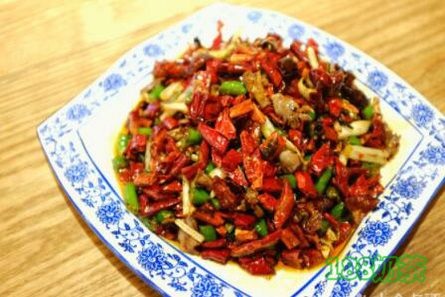 重慶吃記老鹵加盟費(fèi)多少錢(qián)?6.6萬(wàn)經(jīng)營(yíng)重慶本土菜招牌店【表】