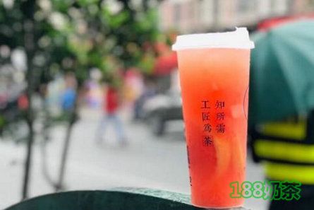 網(wǎng)紅奶茶有多大利潤？茶の木草人加盟年收入30萬起！【表】