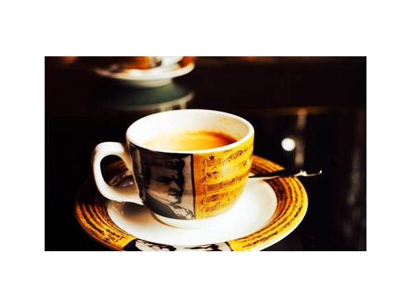 紐約客愛(ài)喝高價(jià)精品咖啡，因?yàn)榈韧系若~子醬可拿來(lái)炫耀