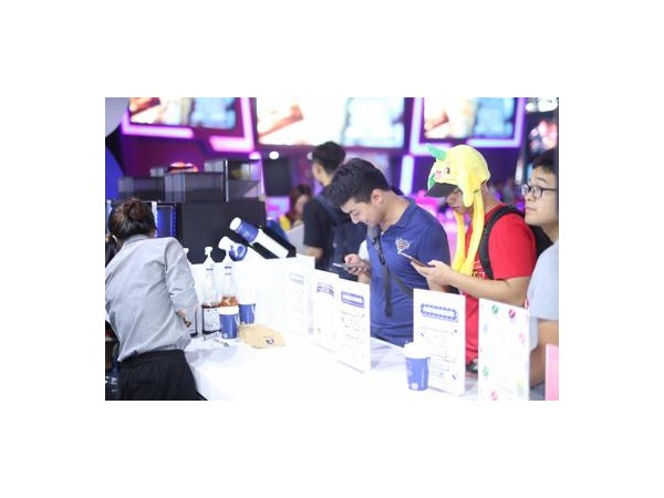 瑞幸咖啡亮相2018ChinaJoy，萌妹+咖啡打破次元壁