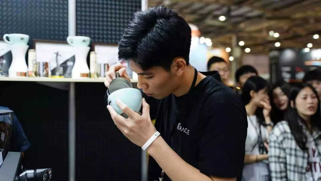 https://image.ipaiban.com/upload-ueditor-image-20191112-1573537086595071713.jpg