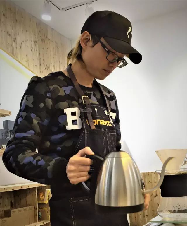 http://7xo6kd.com1.z0.glb.clouddn.com/upload-ueditor-image-20161129-1480407947907026372.jpg
