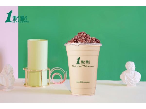 一點(diǎn)點(diǎn)奶茶加盟開店{行業(yè)}費(fèi)用需要多少？三種店面費(fèi)用各異