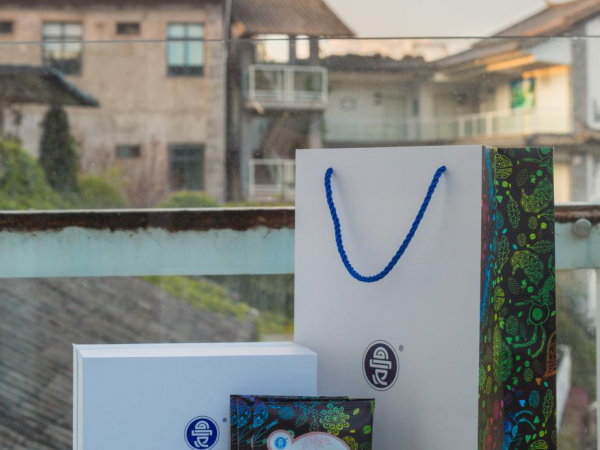 把鮮花的芳香、水果的清新融進(jìn)一杯咖啡里——曼老江花香果味濾掛咖啡