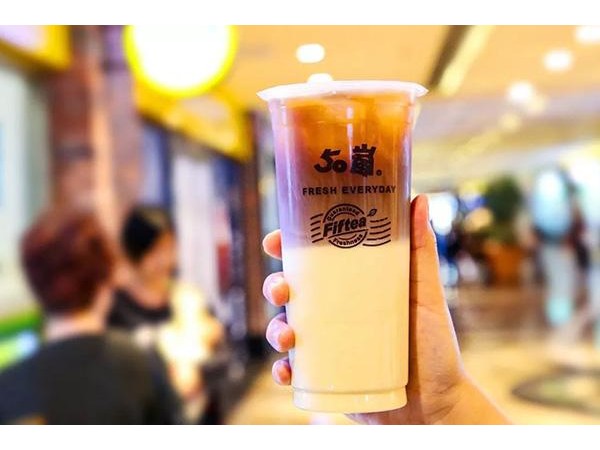 嵐奶茶加盟費大概多少錢，小學(xué)老師被這個數(shù)字深深吸引