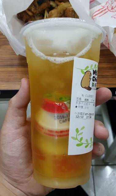 “大瓶包小瓶”？創(chuàng)意飲料玩出新高度