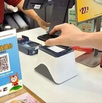 奶茶店店員監(jiān)守自盜 偷走店內(nèi)  元營(yíng)收