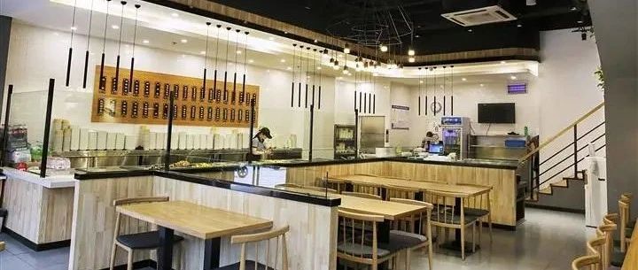 不聽話的奶茶店員該不該開除？微信圈里打成一片