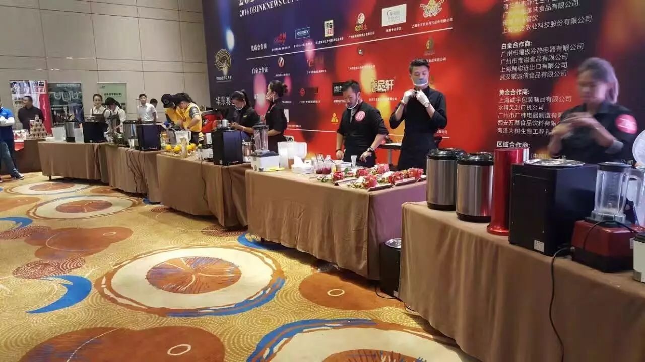 土豪比賽現(xiàn)場(chǎng)送 . 萬(wàn) “毀三觀”作品獲研發(fā)總監(jiān)、老總點(diǎn)贊