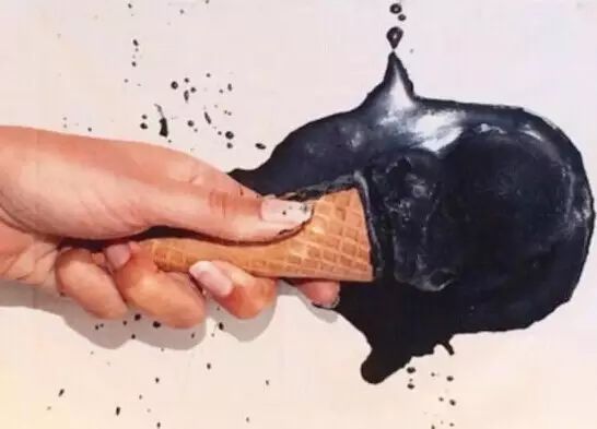 紐約流行一種黑色冰激凌，猜猜它是什么味