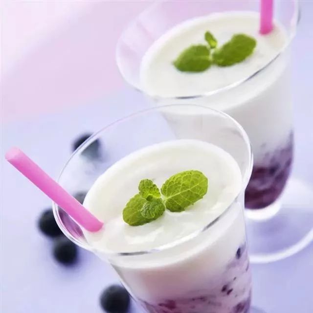 那個新開了飲品店的朋友，昨晚給我打電話…