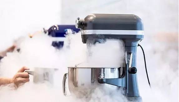 仙氣繚繞的液氮冰淇淋店  看上去就很涼快