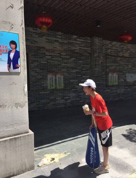 打翻一杯奶茶，我為它默哀三分鐘