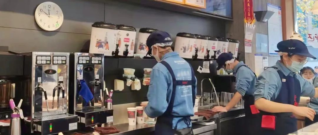 應(yīng)聘奶茶店員 被網(wǎng)友勸退 這屆奶茶店招人太難了