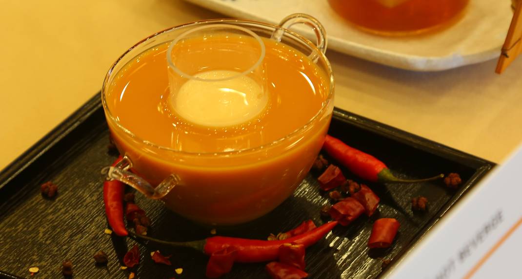 來(lái)看看這款長(zhǎng)得像火鍋的奶茶 它都用了什么材料