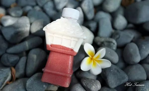 草莓牛奶變身紅白漸層小燈塔 臺(tái)灣妙泉?jiǎng)?chuàng)意茶飲美翻了