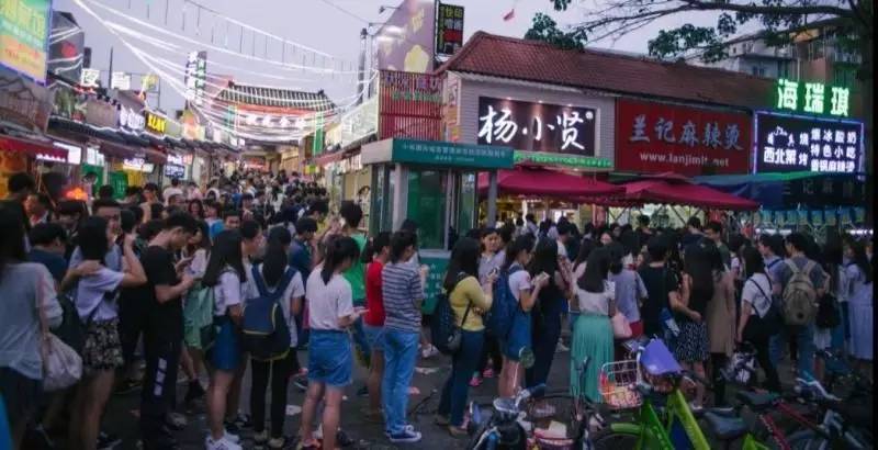 排隊把路都給堵了！這家店是如何做移動互聯(lián)網(wǎng)營銷的？