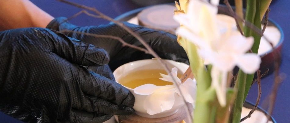茶飲野蠻人，你們被“明星奶茶”帶到坑里了……