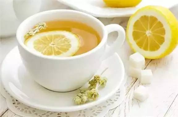 一杯檸檬水收 元，餐廳老板這樣回復顧客……