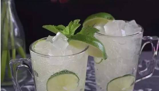 檸檬只用來(lái)泡水？手把手教你制作雞尾酒果凍！