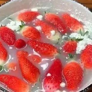 草莓飲品正當(dāng)時(shí)，奶茶店如何清洗草莓減少農(nóng)殘