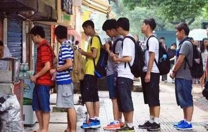 原來排隊現象是這樣策劃而來的 他們這樣讓路人變粉絲