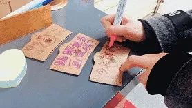 誰說面積小的奶茶店已難生存？看這兩個小店如何刷爆朋友圈、大排長龍