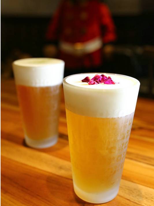 玫瑰玫瑰我愛你，女神年度最追捧飲品，芝士玫瑰烏龍
