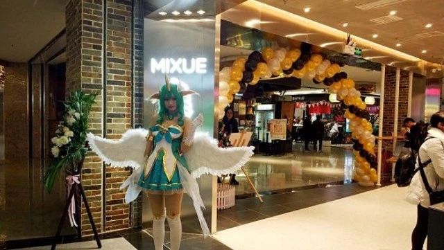 蜜雪冰城升級(jí)店，絕非提價(jià)和空間升級(jí)那么簡(jiǎn)單……