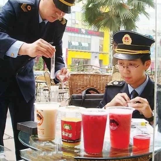 有關部門已經(jīng)盯上了我們的茶飲店，小心旺季前被關了門