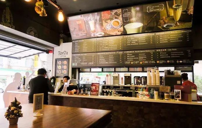 甜度高、衛(wèi)生差、山寨成風(fēng)  竟然促進了茶飲店發(fā)展？