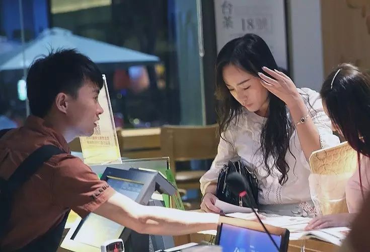 “茶飲升級(jí)”正在盛行 今天給你看個(gè)新版本