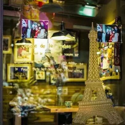 法國總統(tǒng)馬克龍?jiān)L西安，光顧的這家咖啡店火了