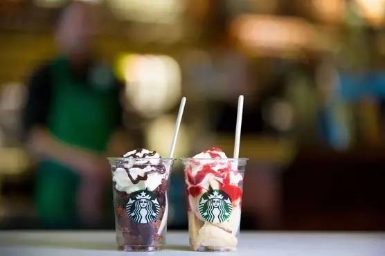 為了在下午 點后吸引客人，星巴克推出了落日系列