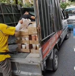 用貨車送 杯喜茶 外賣小哥賺錢嗎？