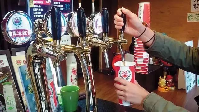 臺茶飲推出全新DIY模式 消費者喝完卻上吐下瀉 真相是……