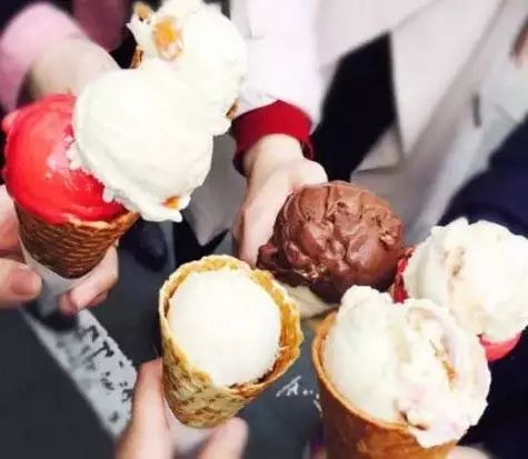 花幾個(gè)小時(shí)排隊(duì)？原來“網(wǎng)紅美食”都是這樣的套路！
