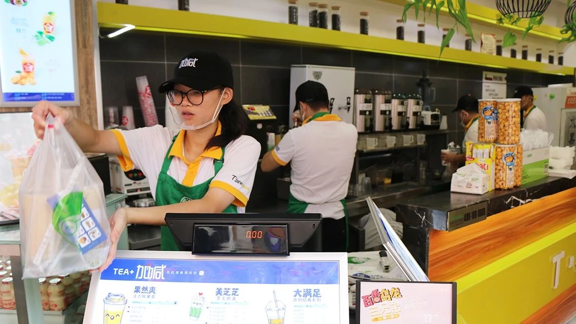 從 元營業(yè)額到家門店，加減奶茶用了一個“最笨”的辦法