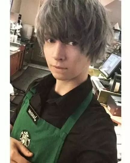 星巴克小哥因像動(dòng)漫人物引發(fā)話題 營(yíng)業(yè)額將增