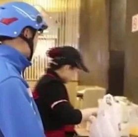 美團(tuán)、餓了么“掐架”，奶茶店線上該如何選擇？