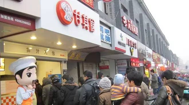 今天不談飲品，談?wù)勥@家包子鋪是如何顛覆行業(yè)定位的